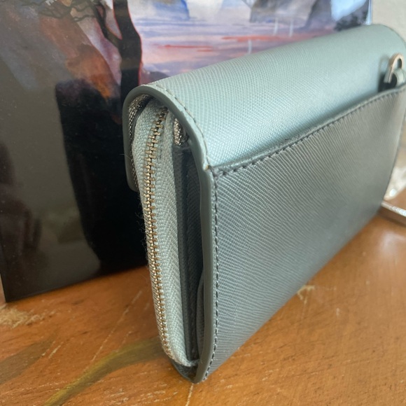 Not For Sale Tory Burch Metallic Envelope Wristlet - Picture 14 of 16